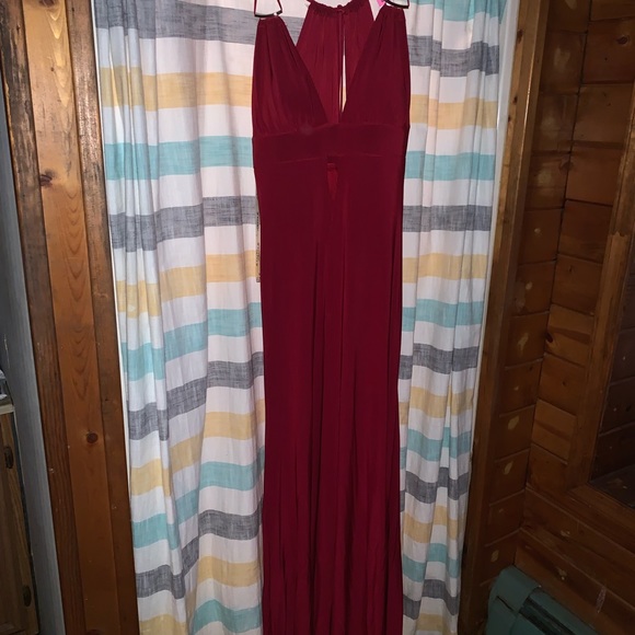 Red gown - Picture 2 of 6